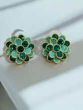 Vintage Floral Stud Earrings – Green Elegance