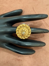 Vintage Gold-Plated Floral Ring with Intricate Detailing