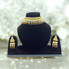 Exquisite Kundan Necklace with earrings