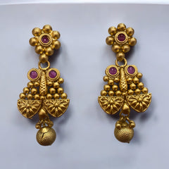 Traditional Gold-Plated Necklace Set with Ruby and Pearl Accents