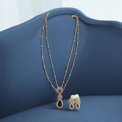 Exquisite Gold and Emerald Pendant Set with Earrings