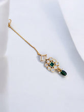 Elegant Kundan Maang Tikka with Green Stone & Pearl Accents