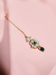 Elegant Kundan Maang Tikka with Green Stone & Pearl Accents