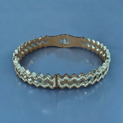 Trendy Zigzag Pattern Bangle Bracelet - Stylish & Modern