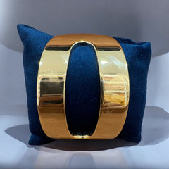Stunning two-tone design combining gold and silver finishes for a luxurious, contemporary look