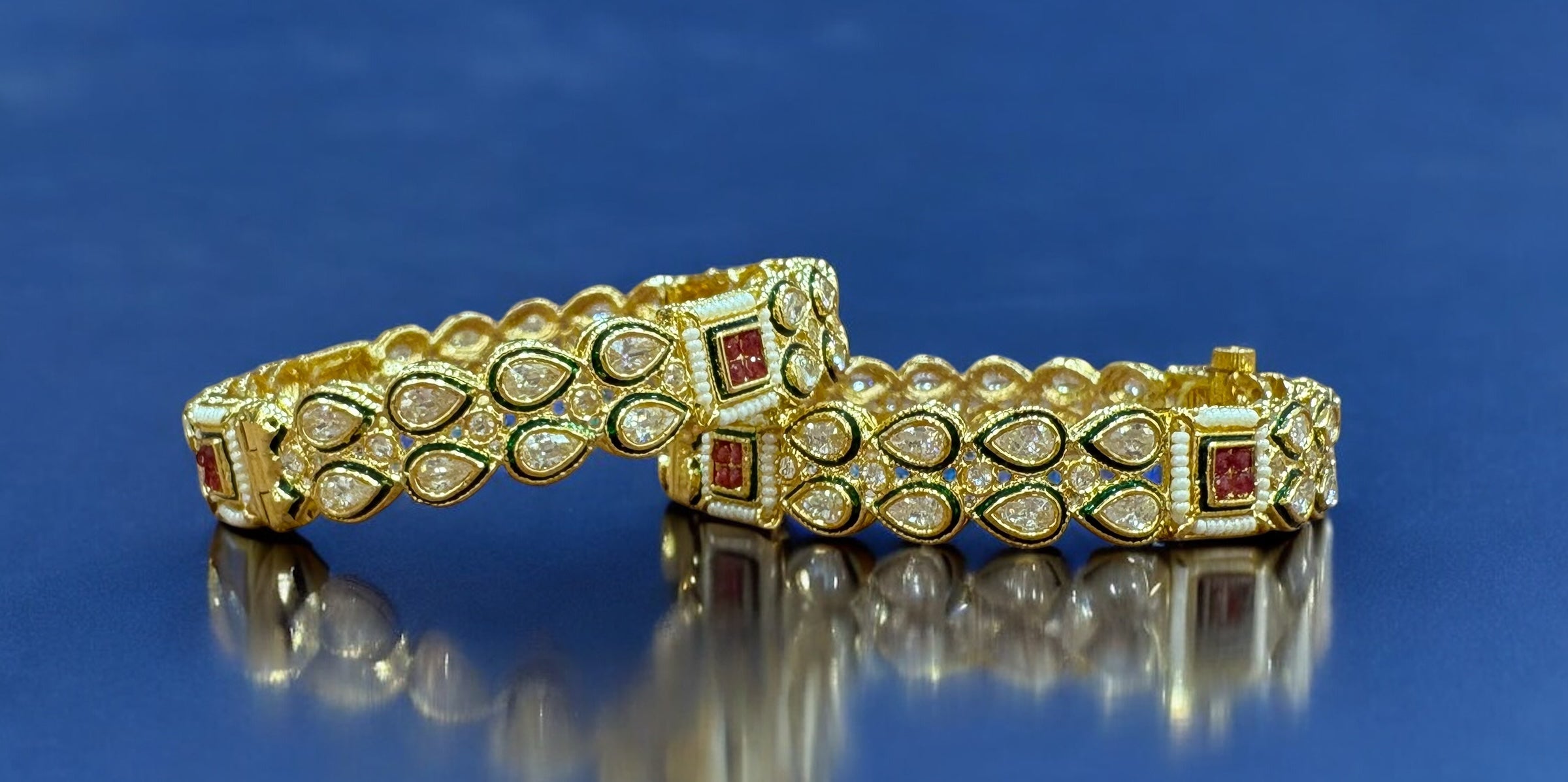 Elegant Kundan Bangles - Timeless Beauty & Craftsmanship