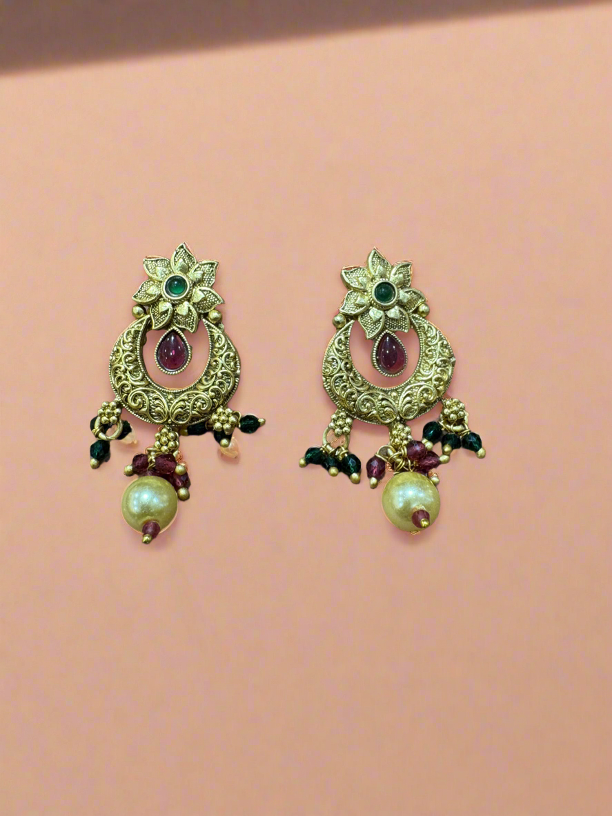 Traditional Gold-Tone Necklace Set with Pearl and Ruby Accents