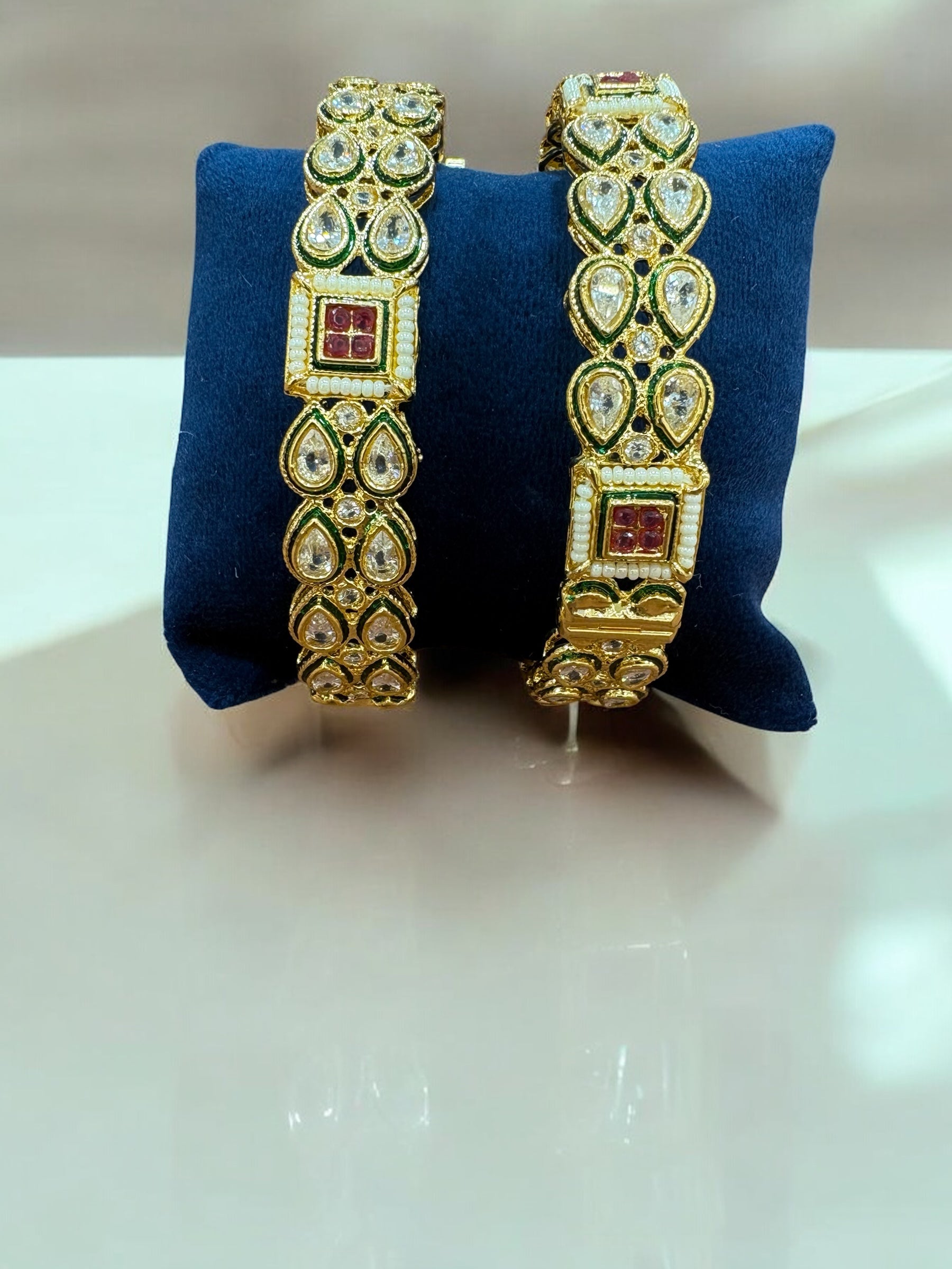 Elegant Kundan Bangles - Timeless Beauty & Craftsmanship