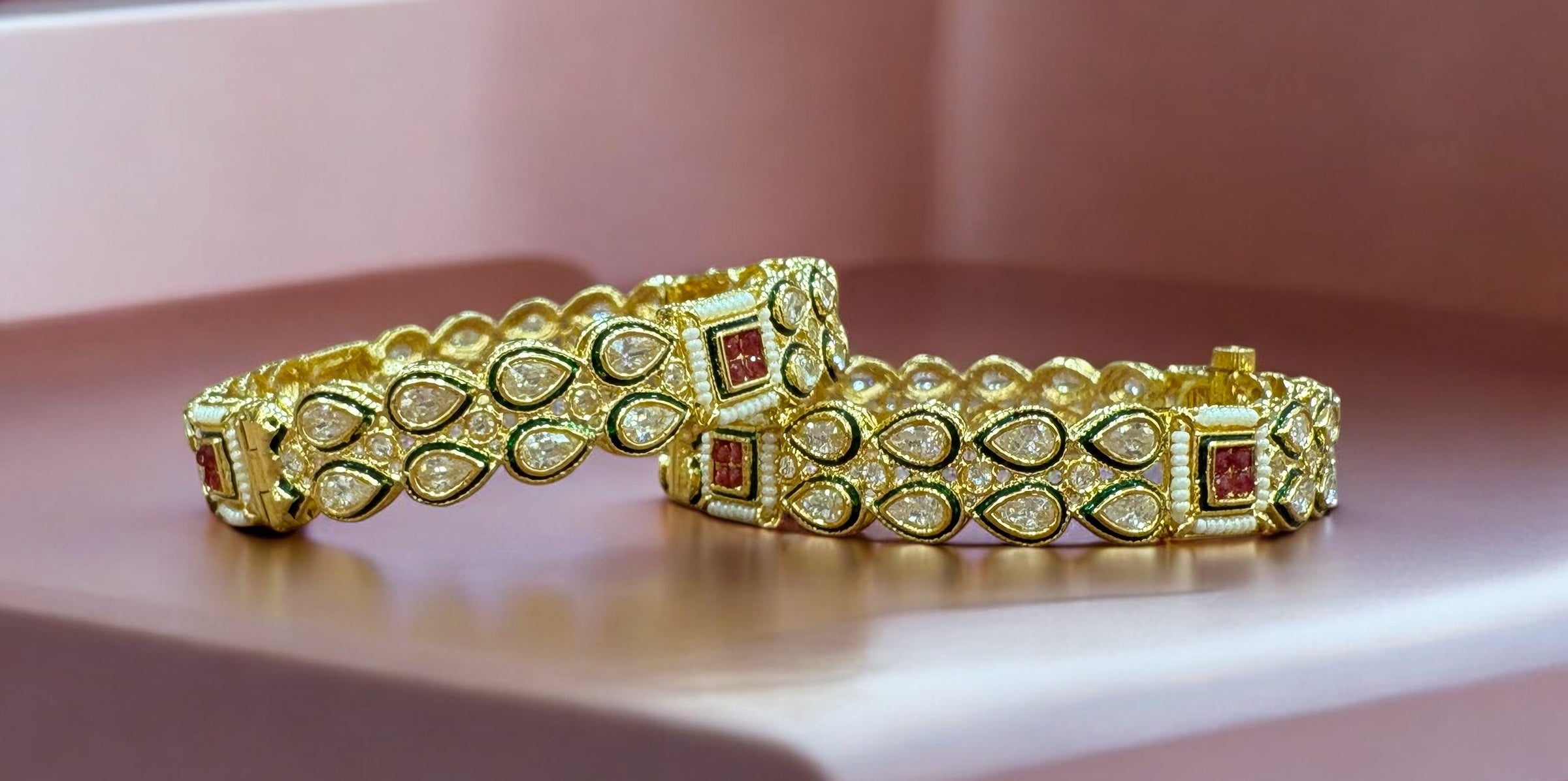 Elegant Kundan Bangles - Timeless Beauty & Craftsmanship