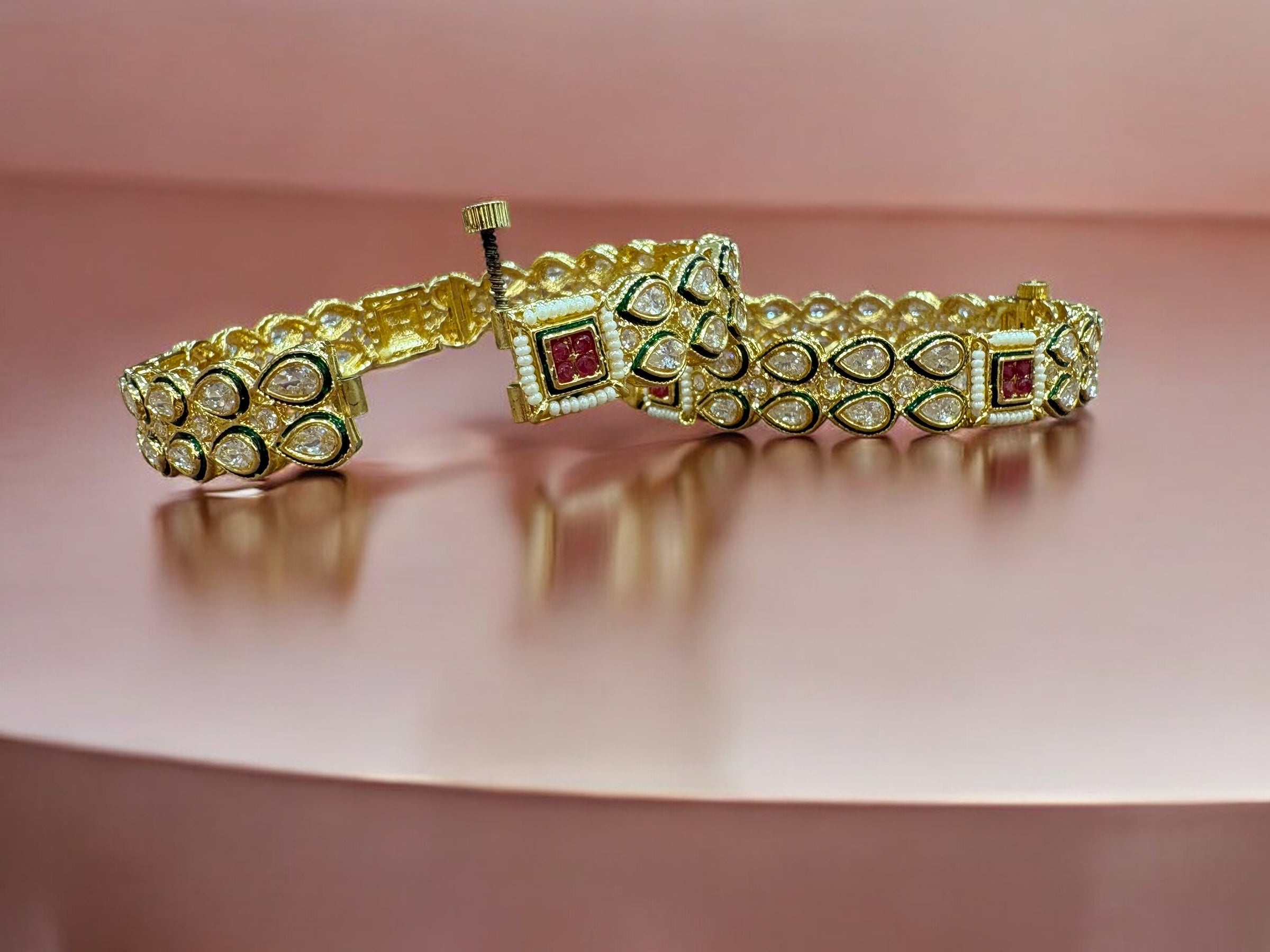 Elegant Kundan Bangles - Timeless Beauty & Craftsmanship