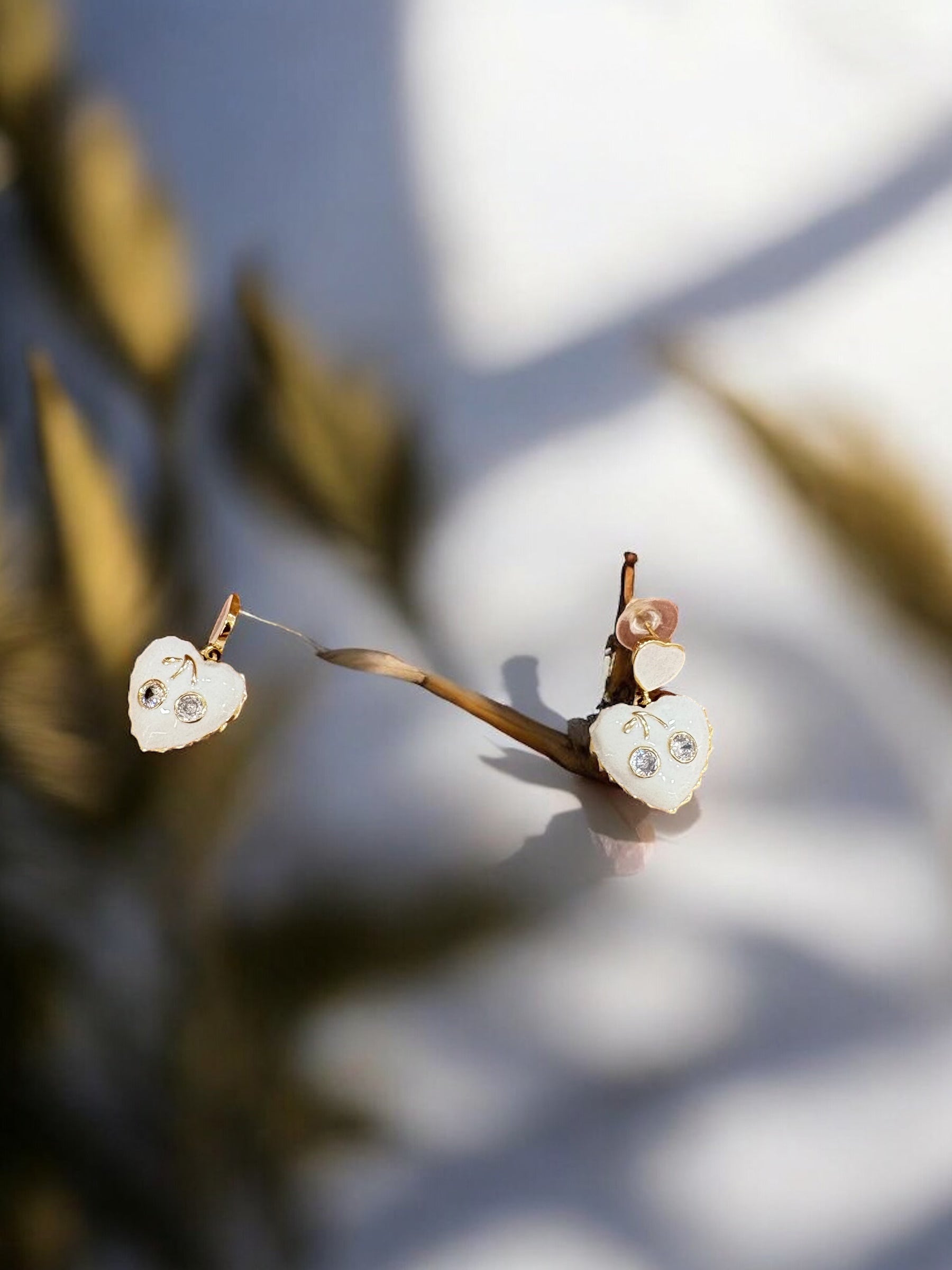 Charming White Enamel Heart Earrings – Trendy & Elegant