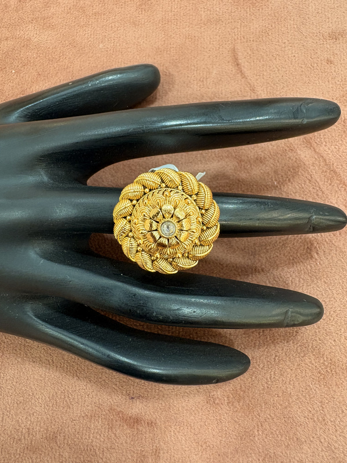 Vintage Gold-Plated Floral Ring with Intricate Detailing