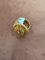 Vintage Gold-Plated Floral Ring with Intricate Detailing