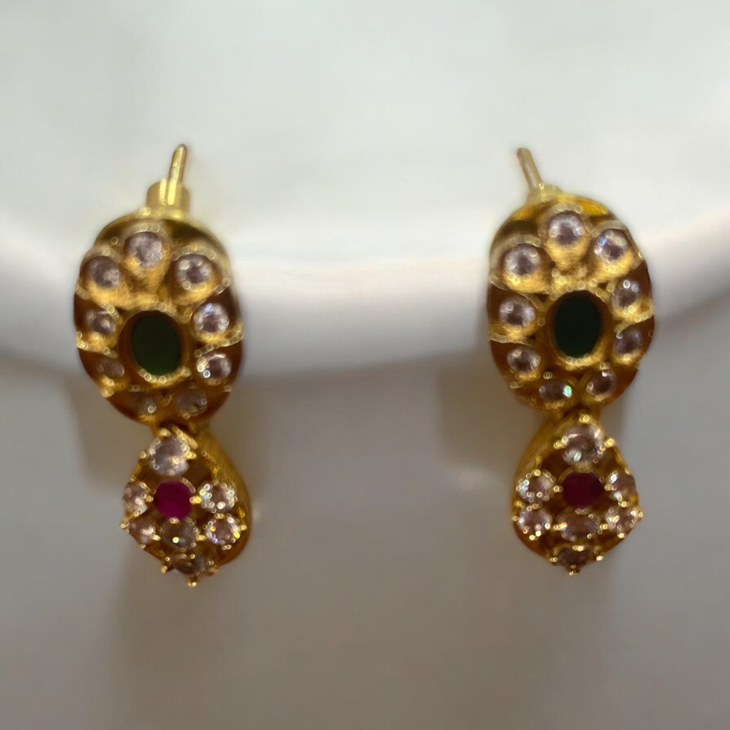 Graceful Gold-Plated Necklace Set with Pearl and Stone Detailing