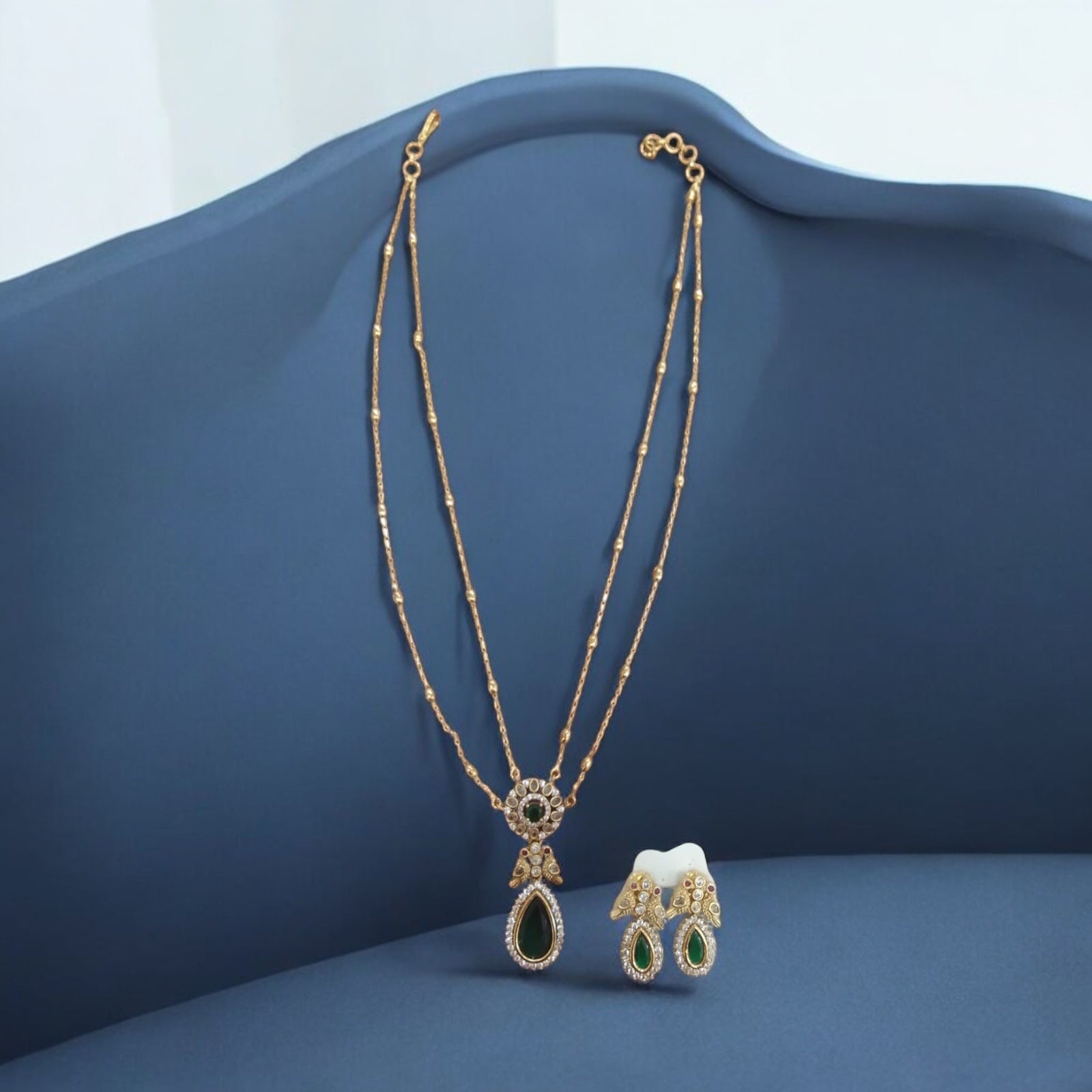 Exquisite Gold and Emerald Pendant Set with Earrings
