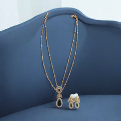 Exquisite Gold and Emerald Pendant Set with Earrings