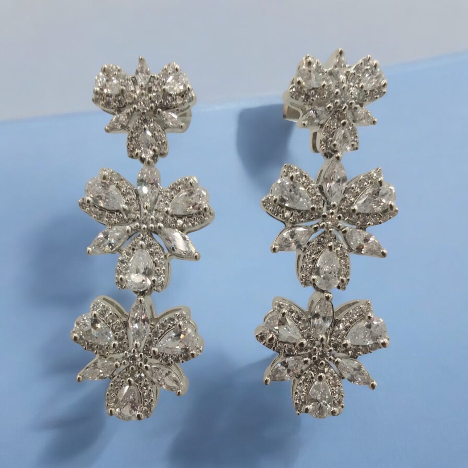 Product Description: Elegant Floral Silver Necklace Set with Earrings