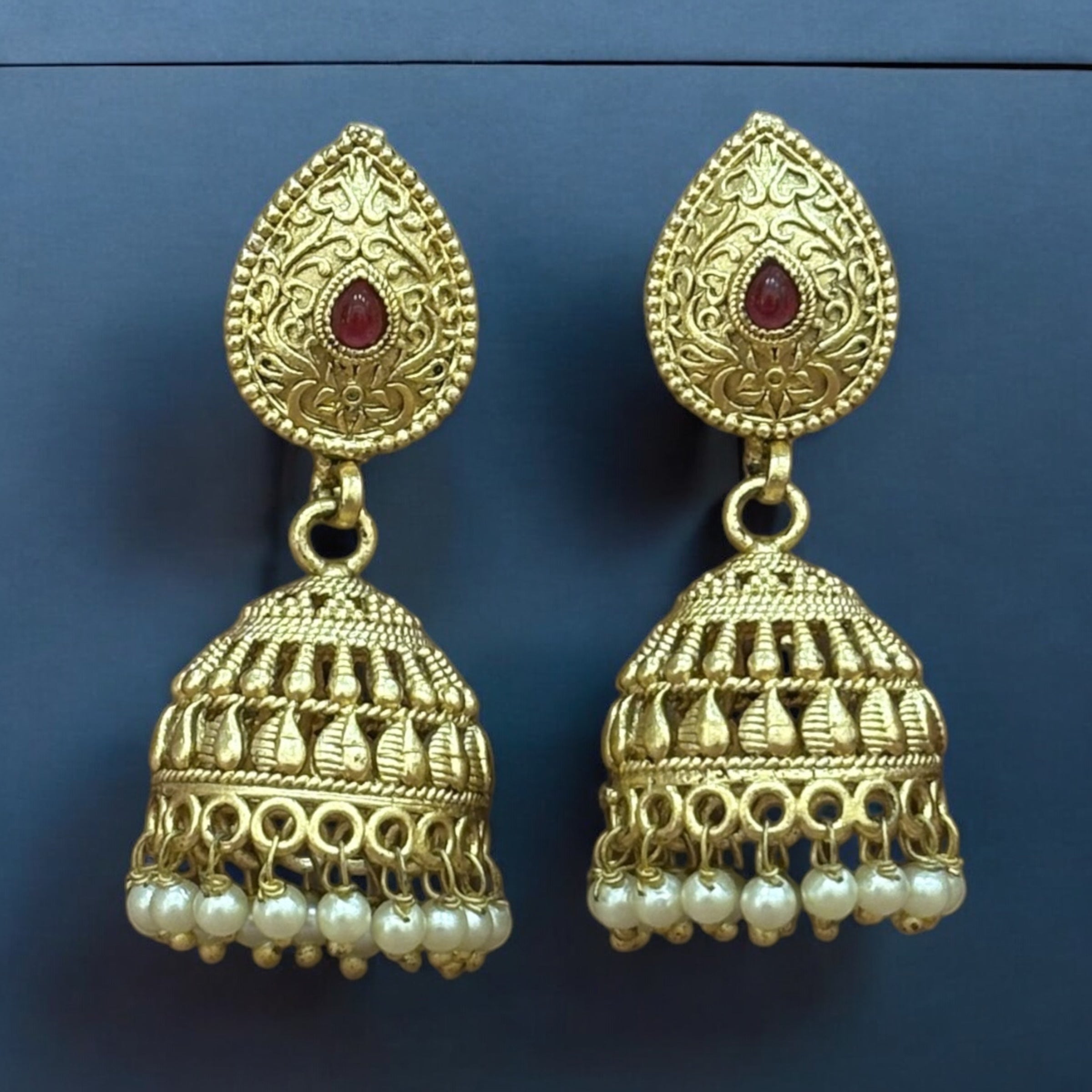 Exquisite Gold and Pearl Necklace Set with Jhumka Earrings