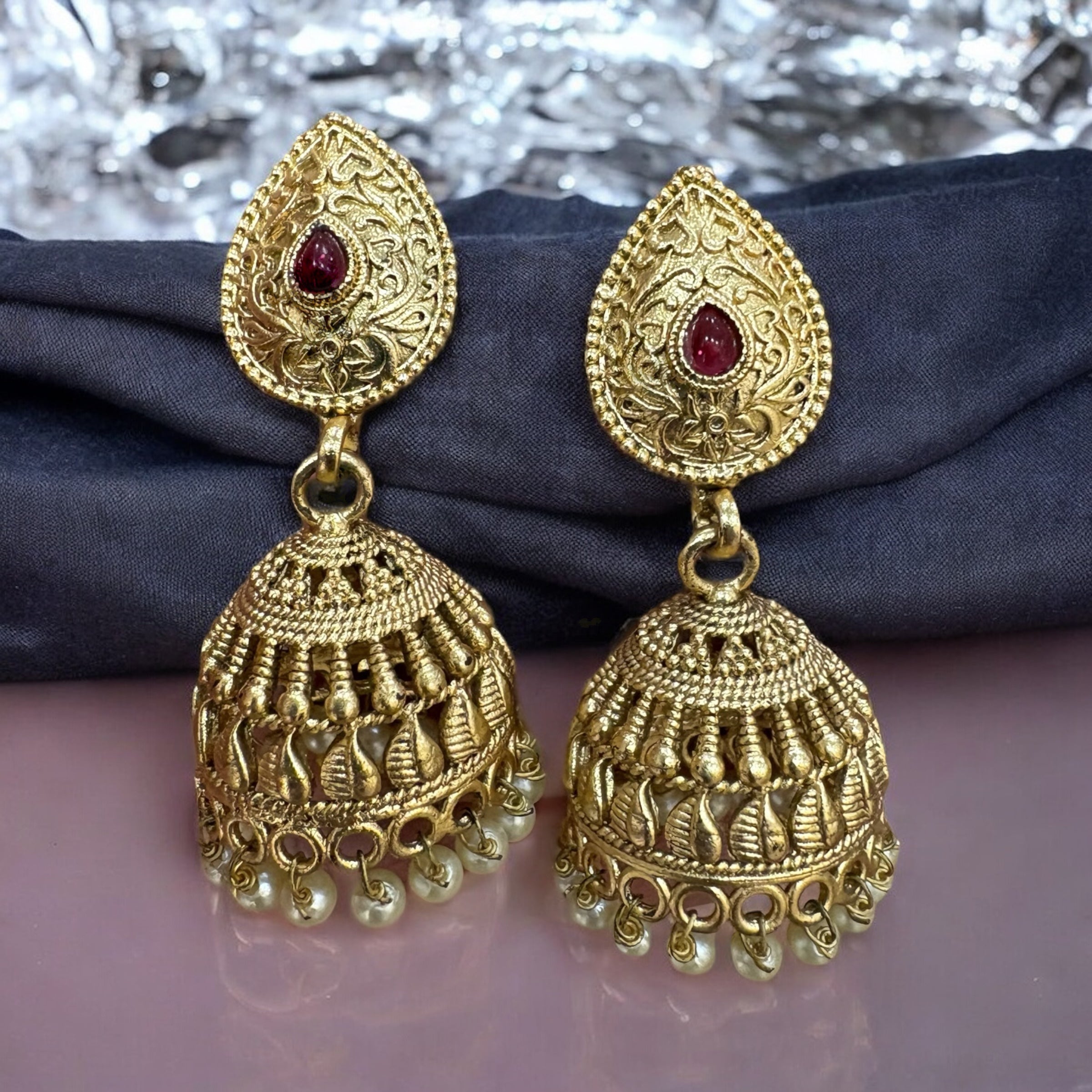 Exquisite Gold and Pearl Necklace Set with Jhumka Earrings