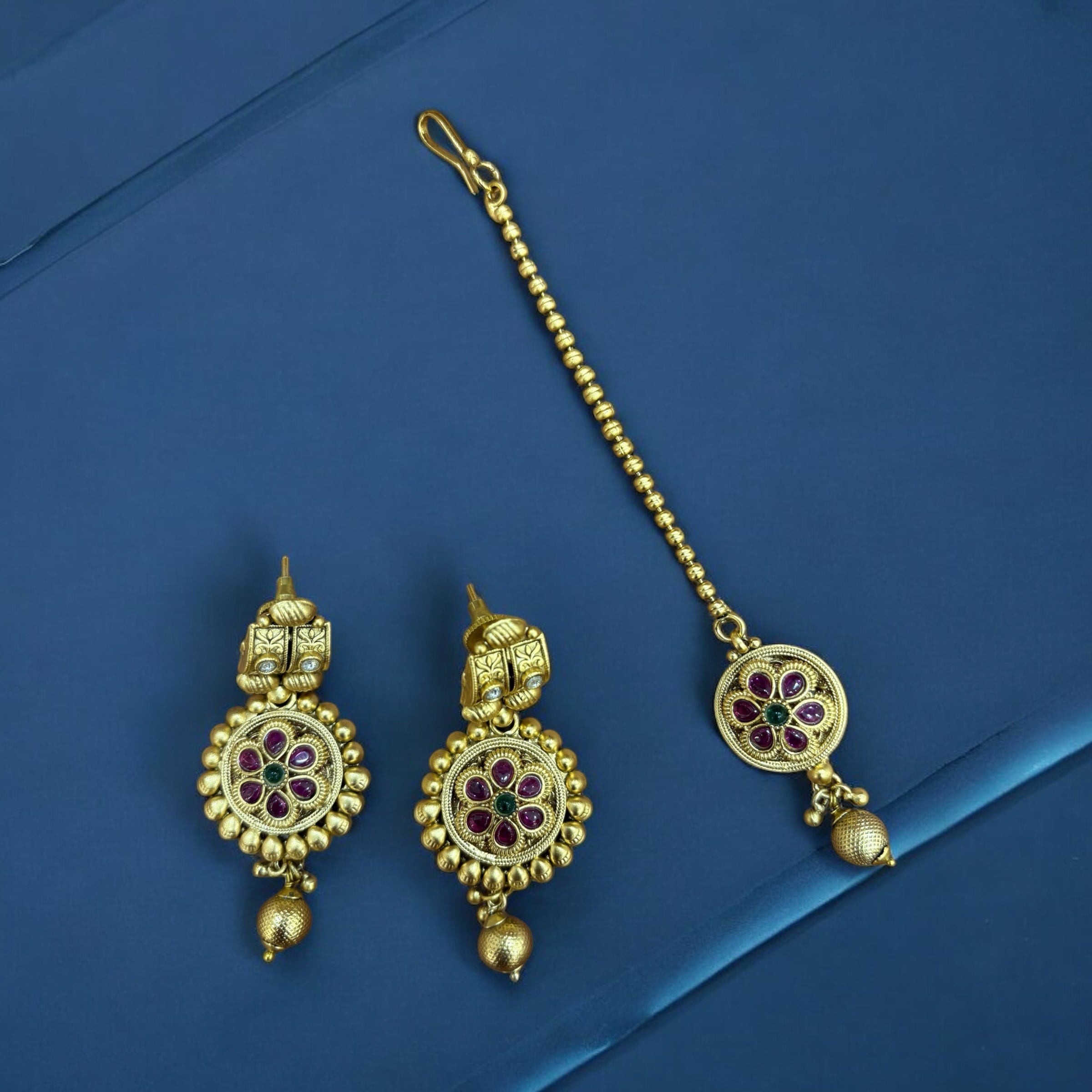 Exquisite Gold-Plated Choker Necklace Set with Floral Design and Maang Teeka