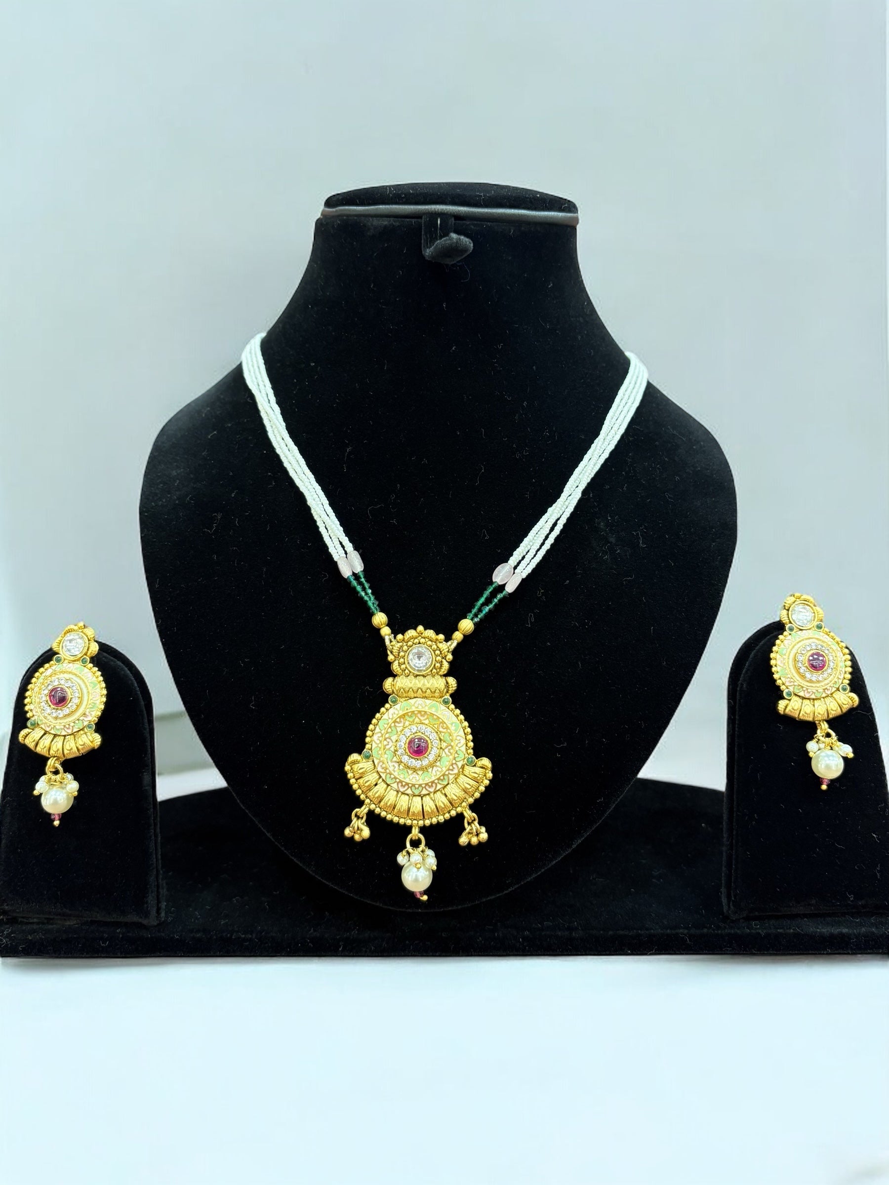Gold Set with Pearls