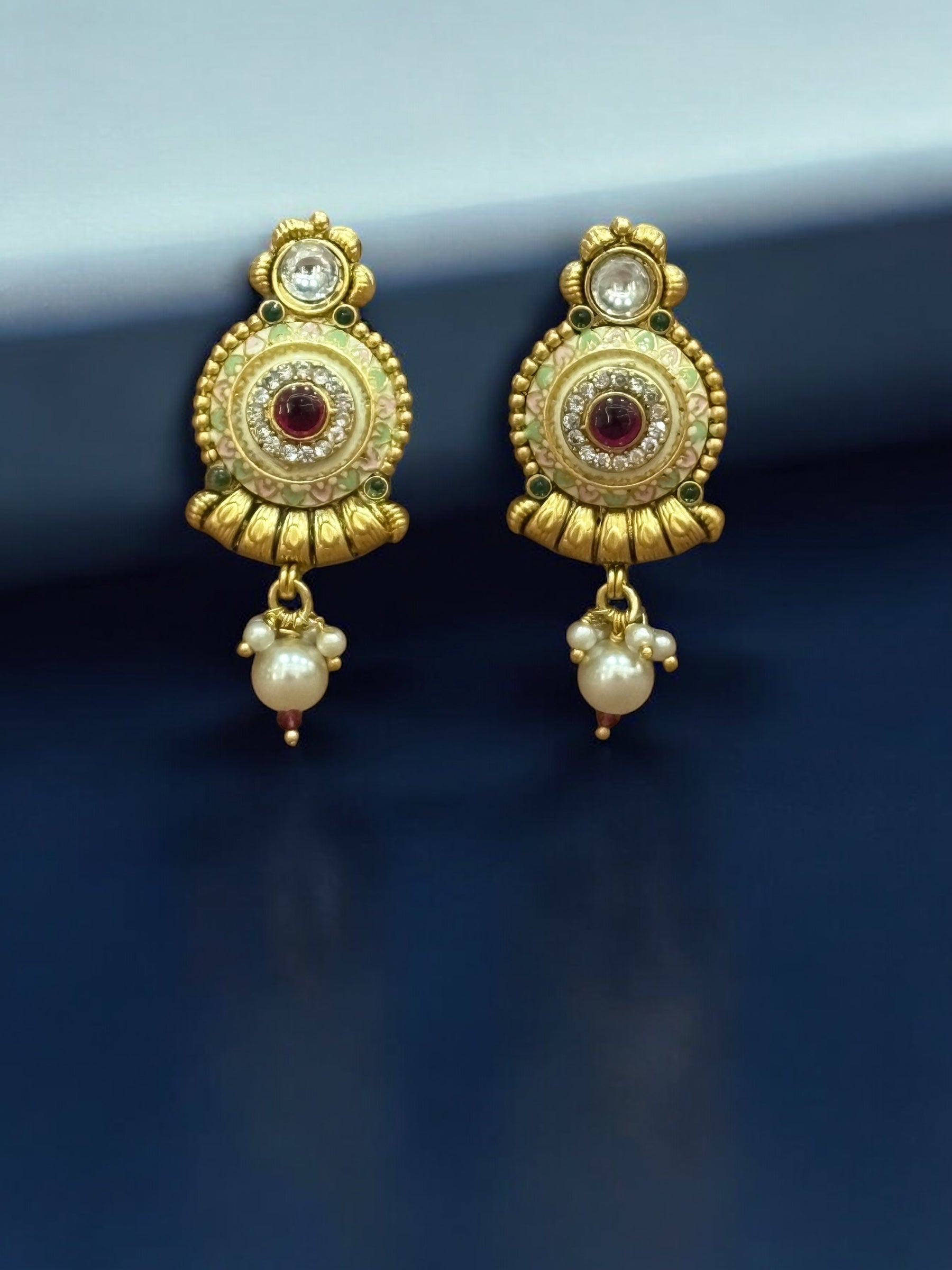 Gold Set with Pearls