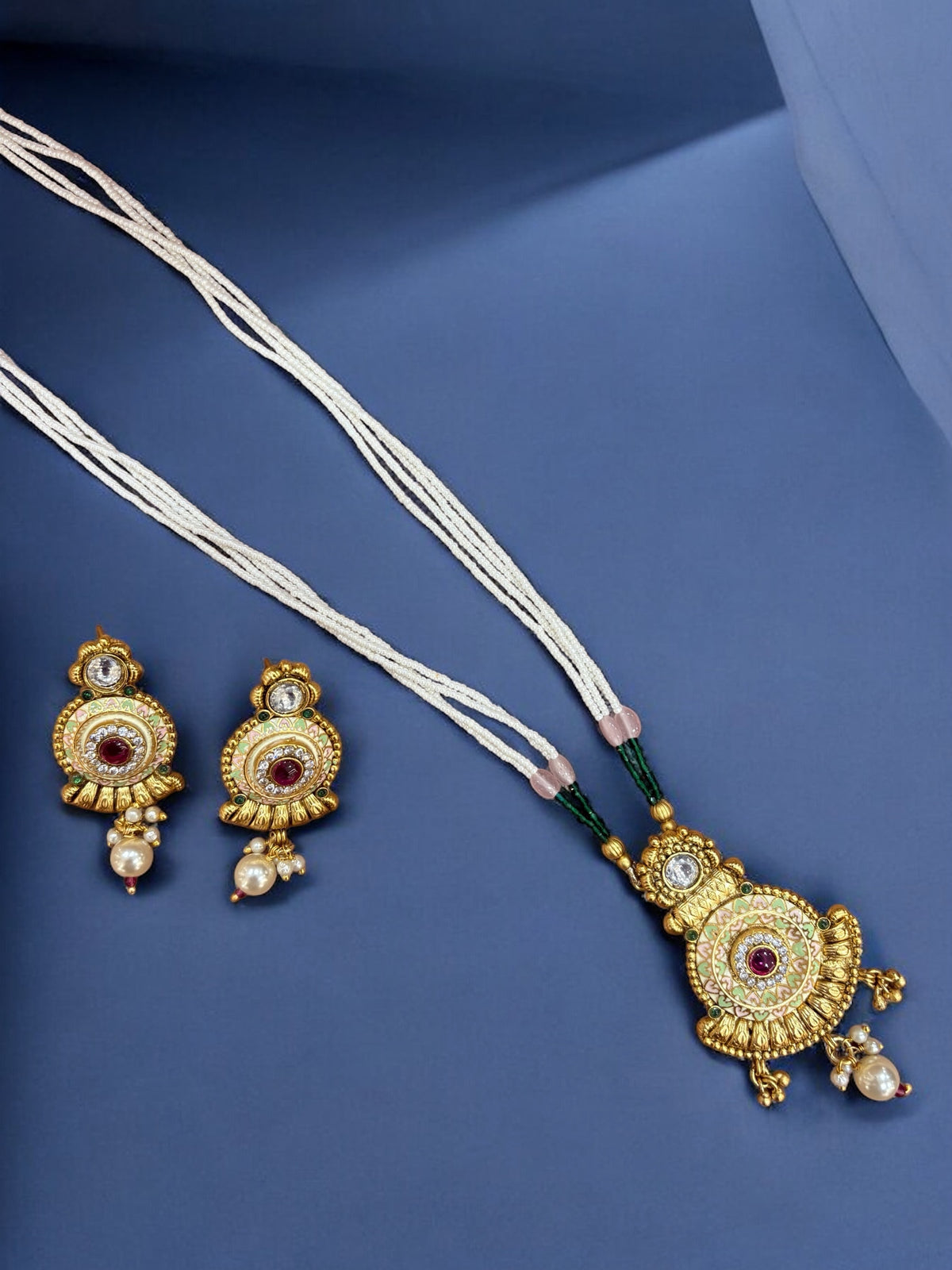 Gold Set with Pearls