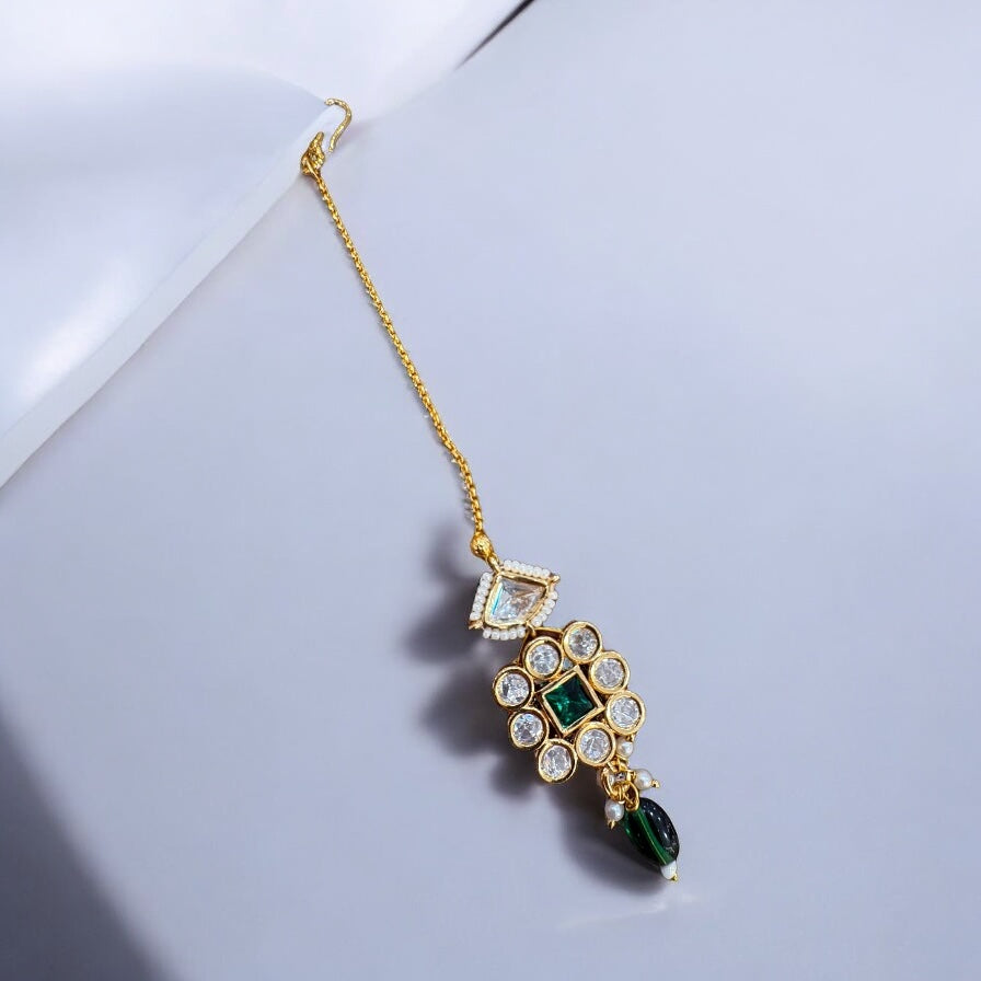 Elegant Kundan Maang Tikka with Green Stone & Pearl Accents