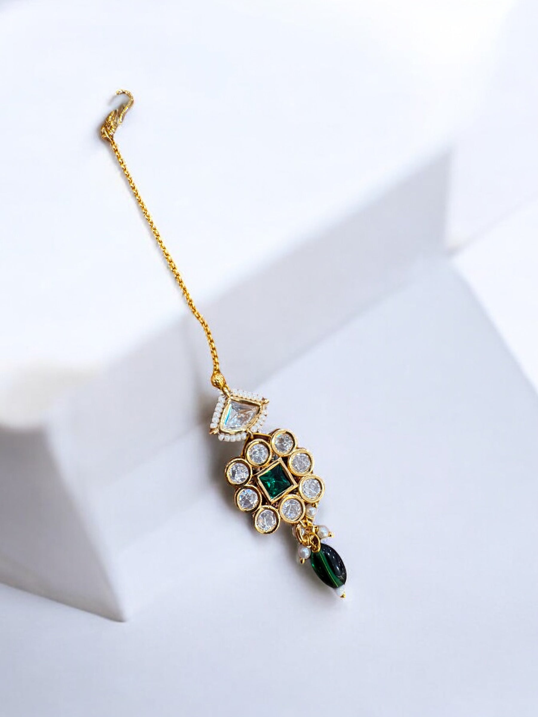 Elegant Kundan Maang Tikka with Green Stone & Pearl Accents