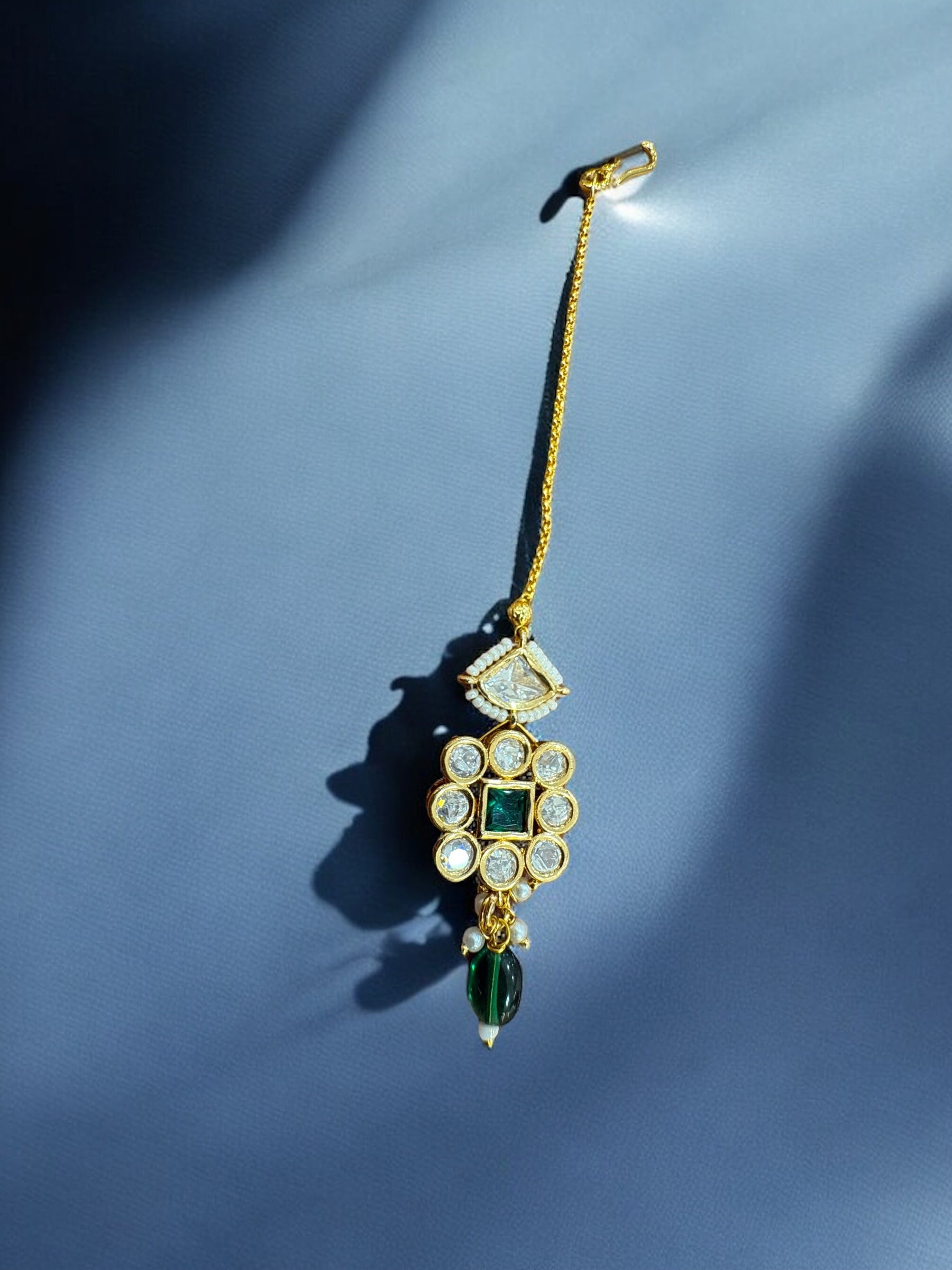 Elegant Kundan Maang Tikka with Green Stone & Pearl Accents