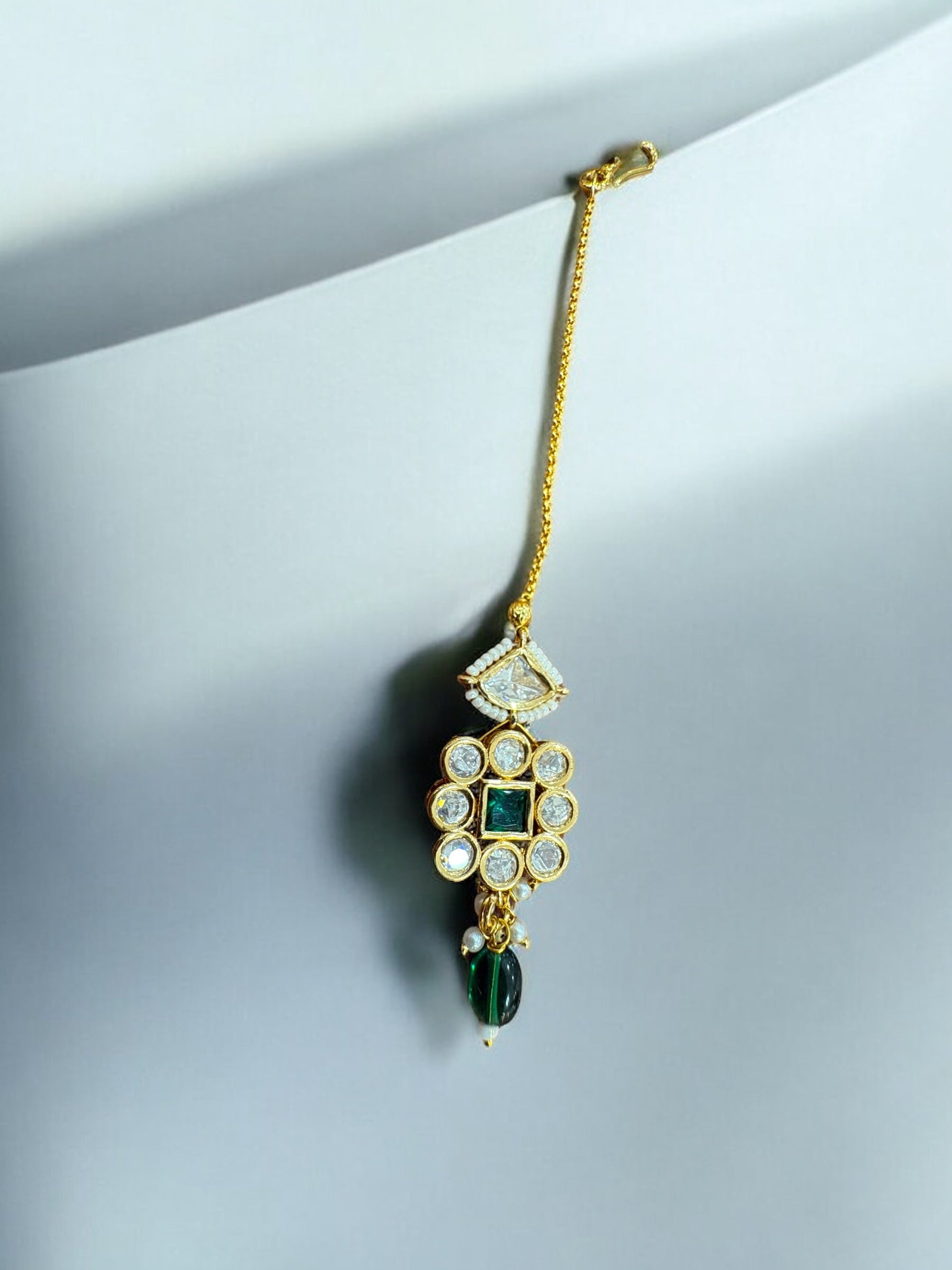 Elegant Kundan Maang Tikka with Green Stone & Pearl Accents