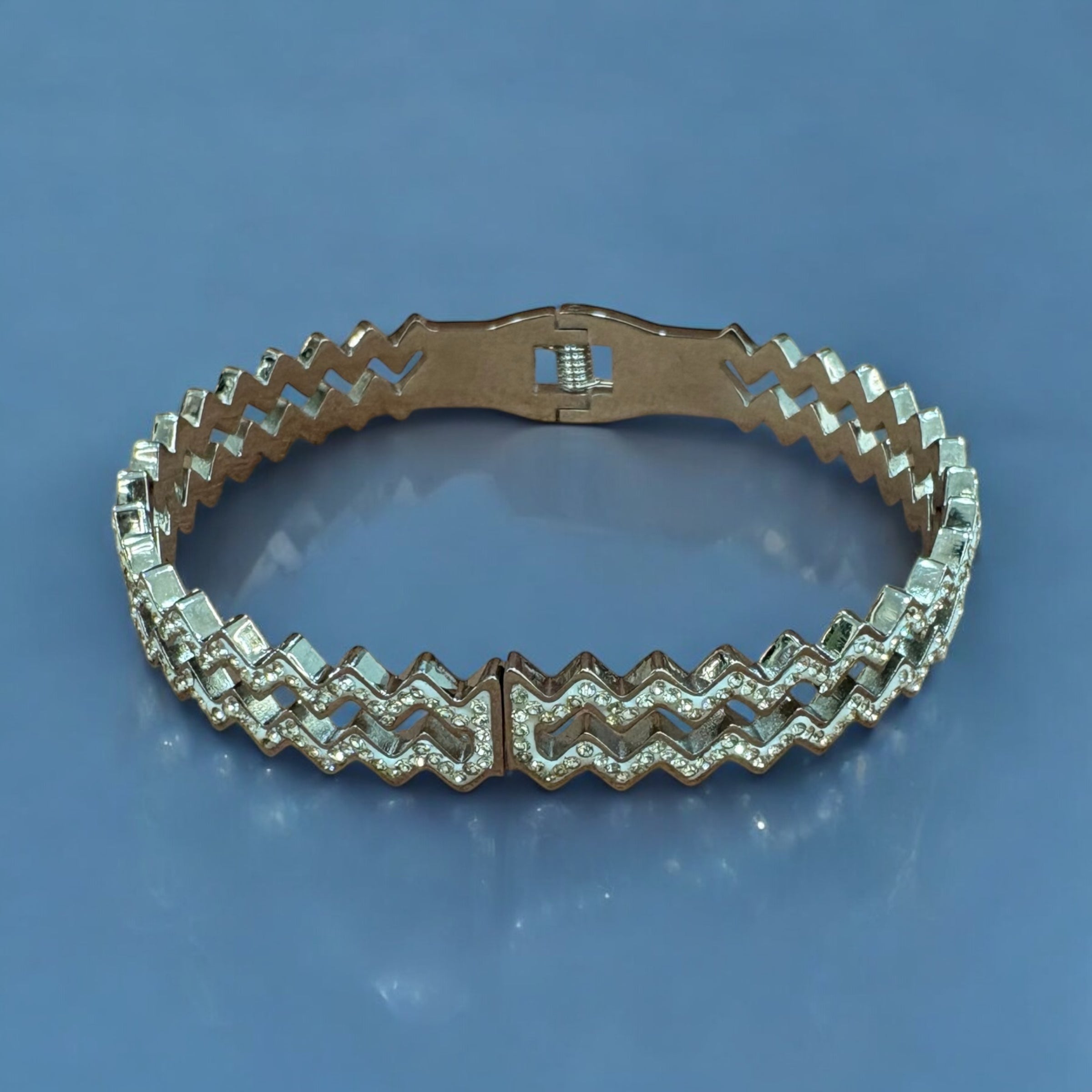 Trendy Zigzag Pattern Bangle Bracelet - Stylish & Modern