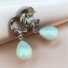 Elegant Two-Tone Pearl Drop Earrings – Timeless & Sophisticated