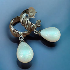 Elegant Two-Tone Pearl Drop Earrings – Timeless & Sophisticated