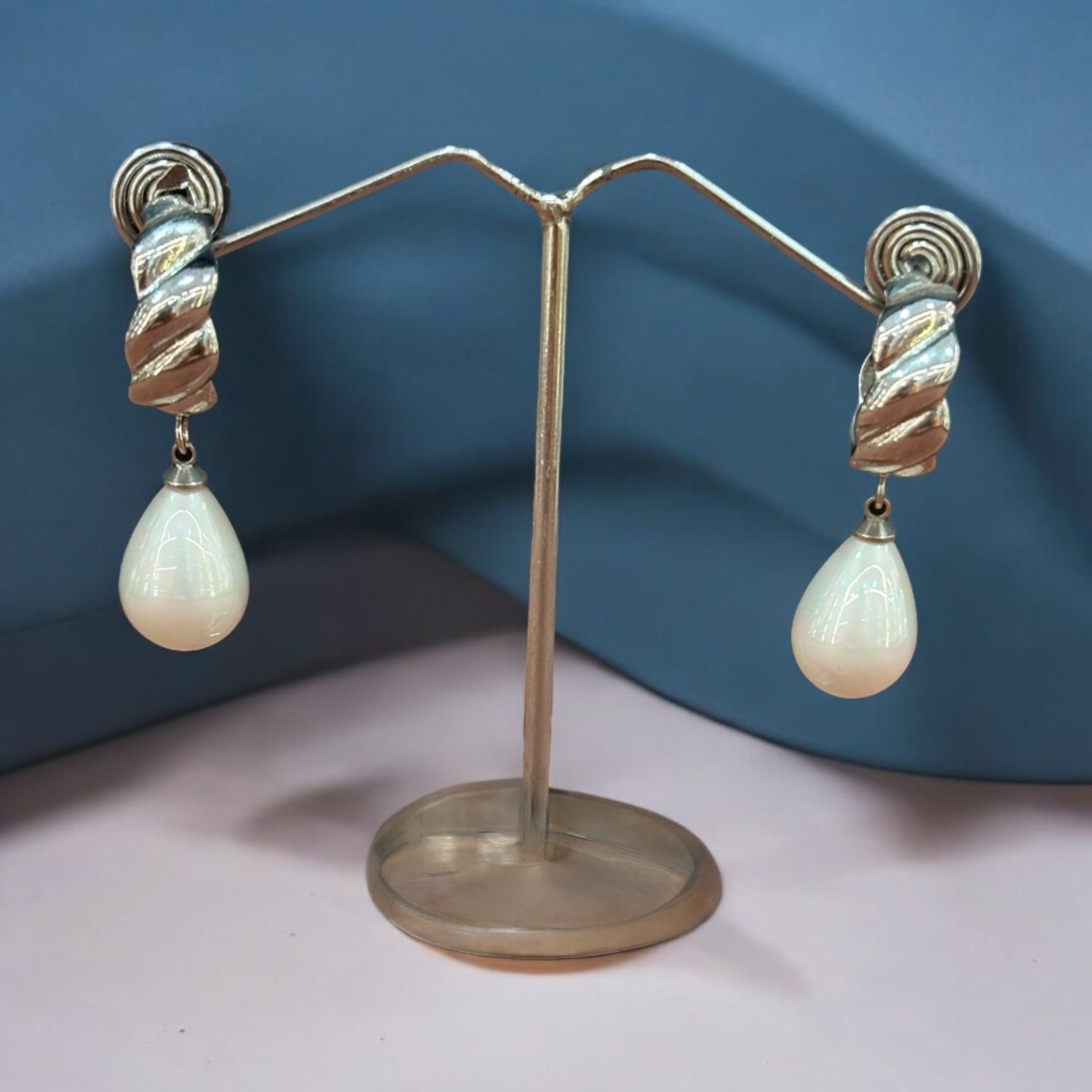 Elegant Two-Tone Pearl Drop Earrings – Timeless & Sophisticated